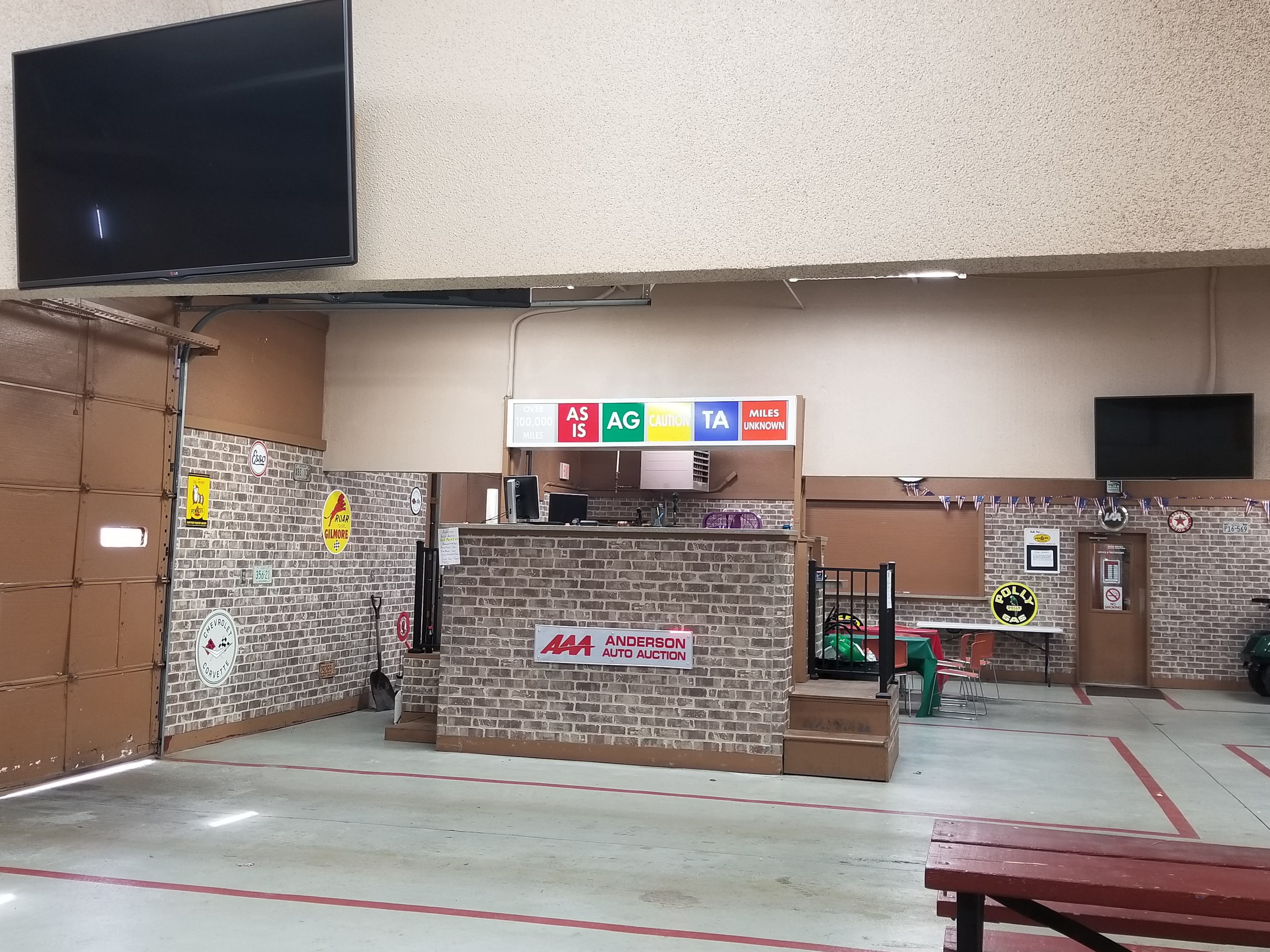 Interstate 69 Auto Auction office and front counter